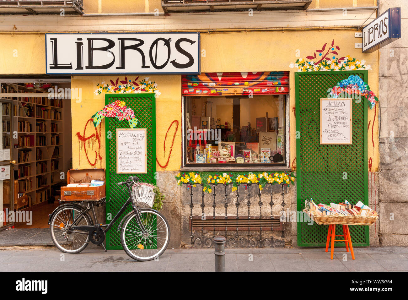 Di seconda mano book shop in Calle del Espiritu Santo, quartiere Malasana, Madrid, Spagna Foto Stock