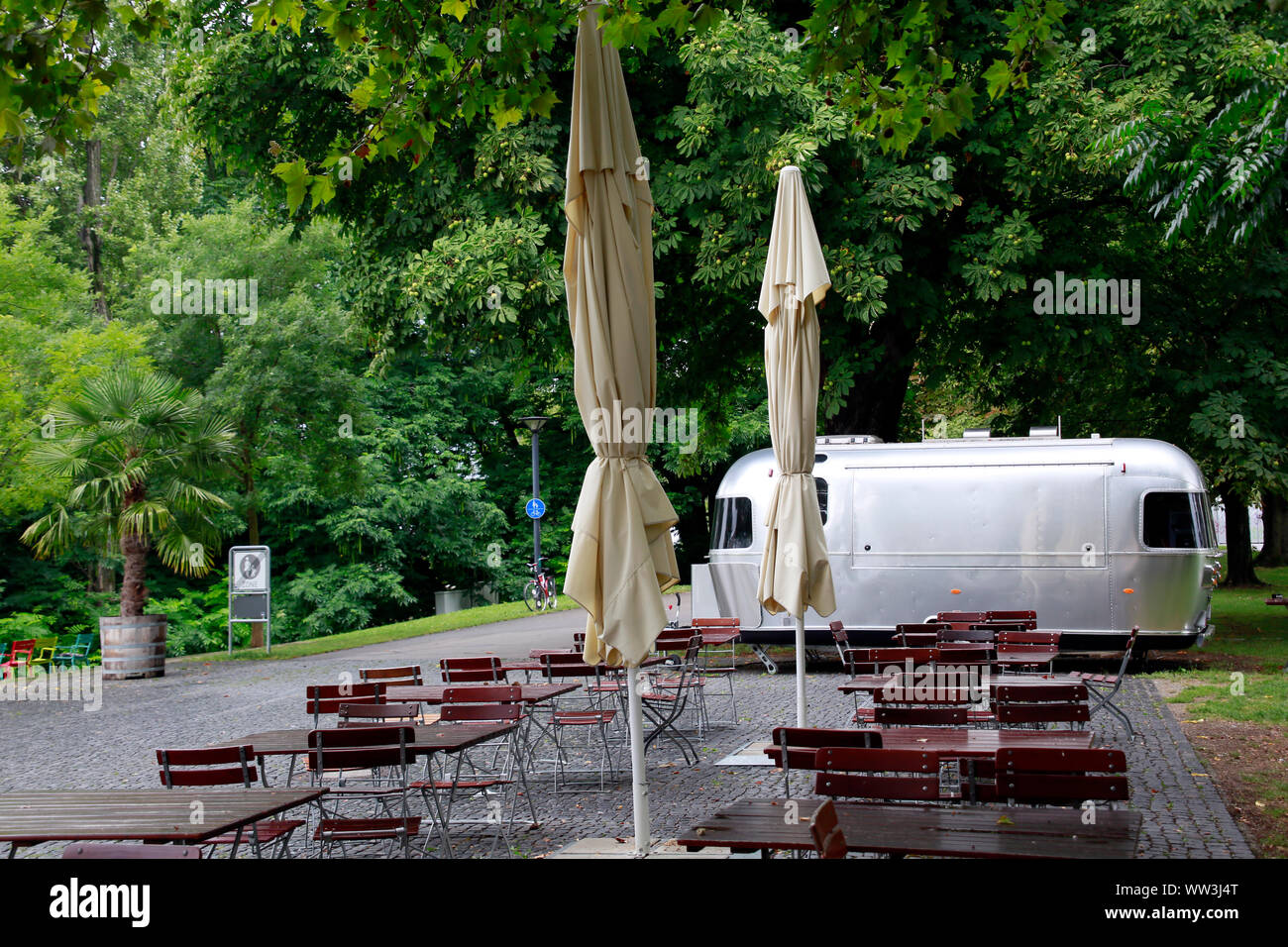 Geschlossene Außengastronomie bei Regenwetter, Heilbronn, Baden-Würtemberg, Deutschland Foto Stock