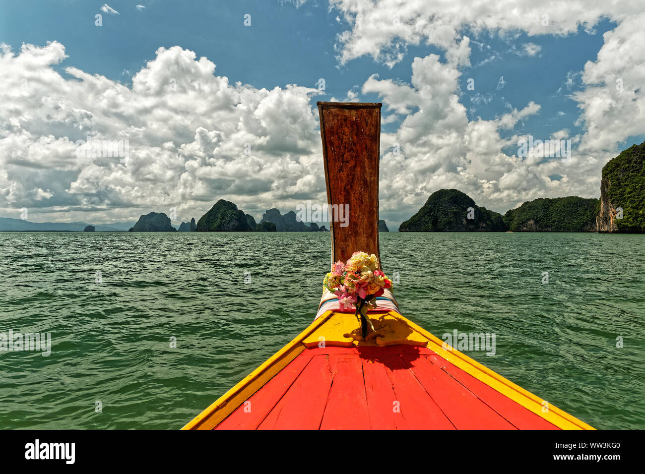 Thailandia - Ao Phang-nga Parco Nazionale, è costituito da una zona di mare delle Andamane costellata di numerosi torre di calcare isole carsiche, il più noto è il Khao Foto Stock