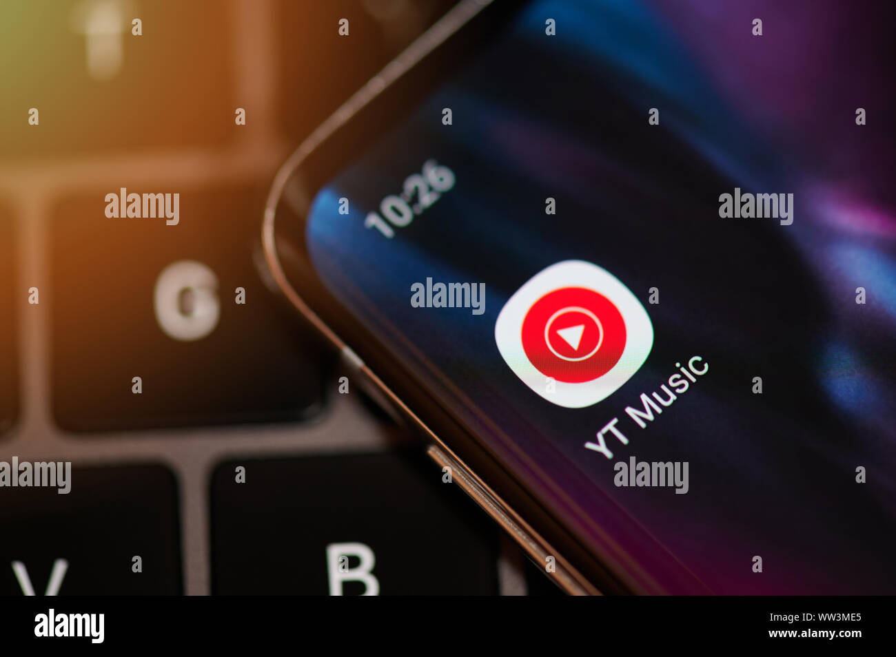 New york, Stati Uniti d'America - 12 settembre 2019: Youtube app Musica icona nella schermata dello smartphone vicino la vista Foto Stock