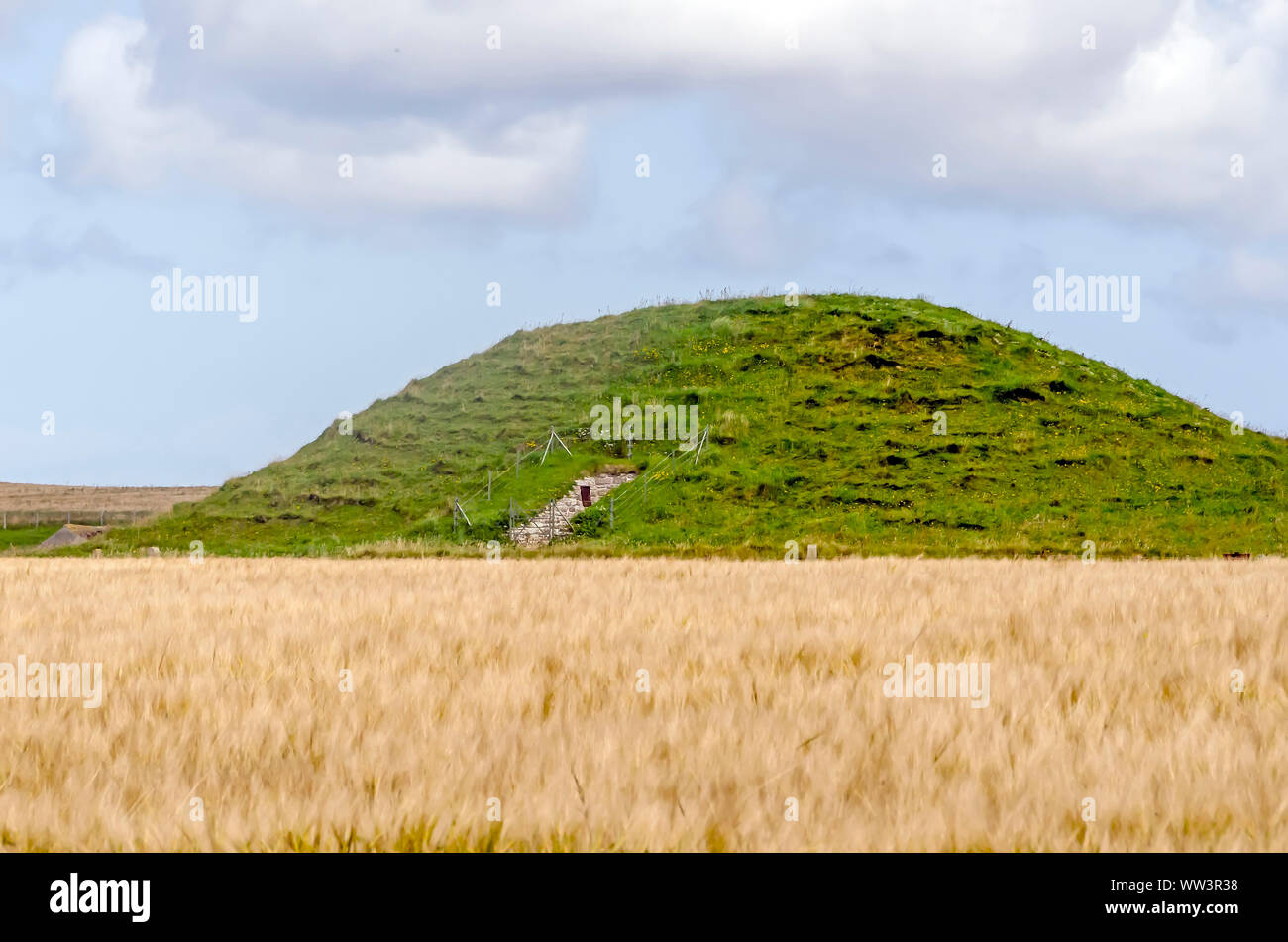 Maeshowe chambered cairn e tomba di passaggio costruito 2800BC parte della parte di Cuore delle Orcadi Neolitiche Sito Patrimonio Mondiale dell'UNESCO, Stenness, isole Orcadi, Foto Stock