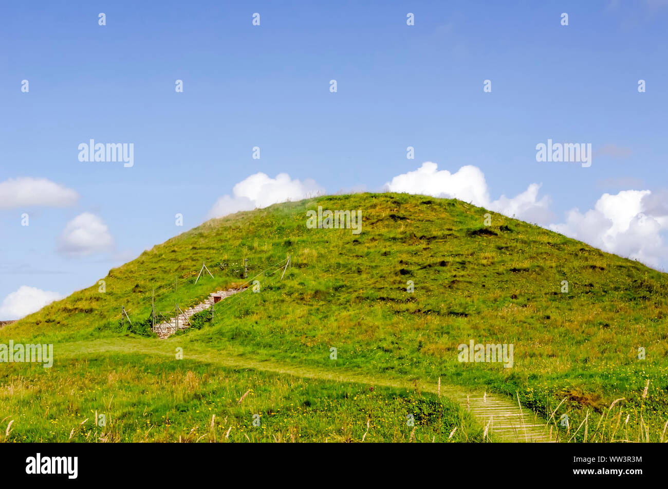 Maeshowe chambered cairn e tomba di passaggio costruito 2800BC parte della parte di Cuore delle Orcadi Neolitiche Sito Patrimonio Mondiale dell'UNESCO, Stenness, isole Orcadi, Foto Stock