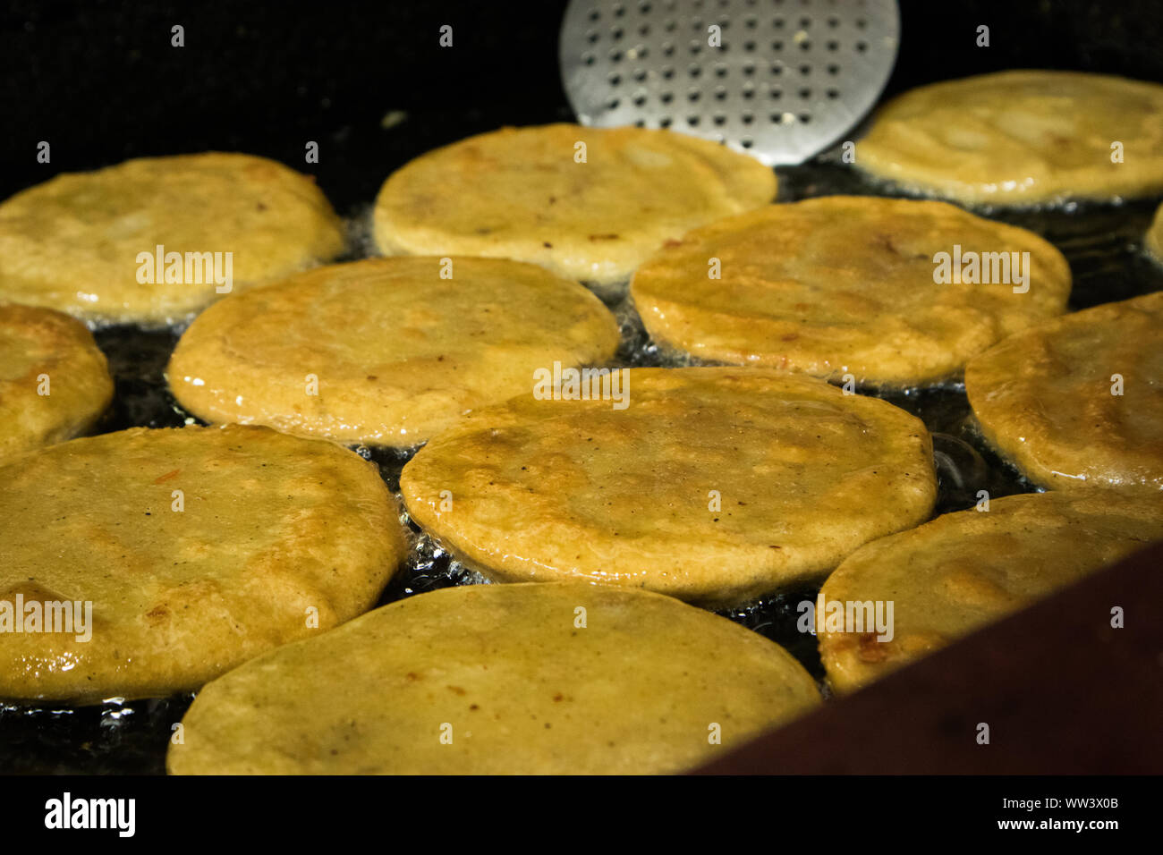Gorditas tradizionale (fritte Masa torte Sutffed con Chicharron) in Città del Messico Foto Stock
