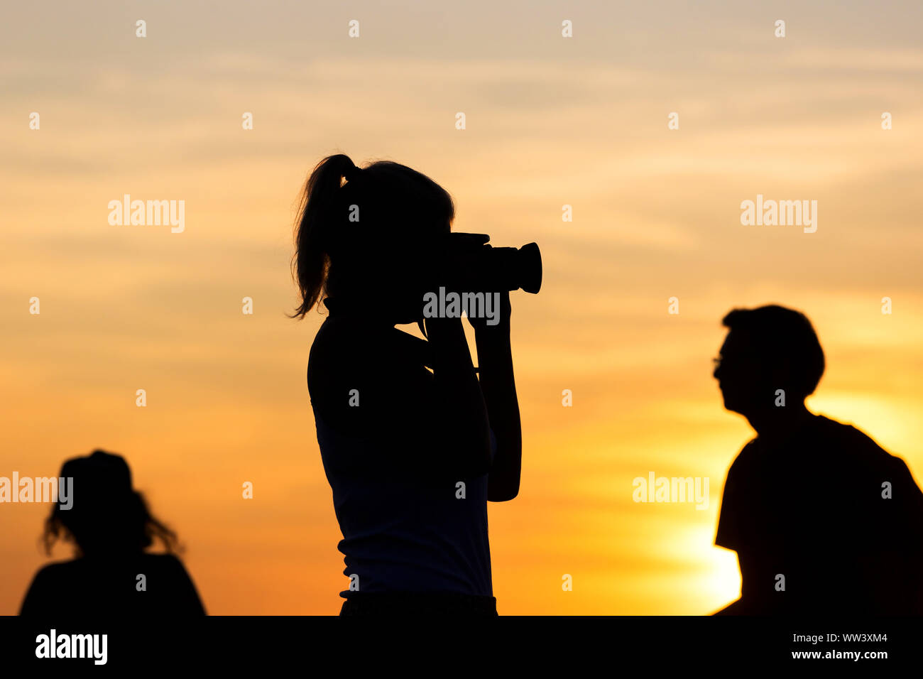 Fotografo donna ombra al tramonto Foto Stock