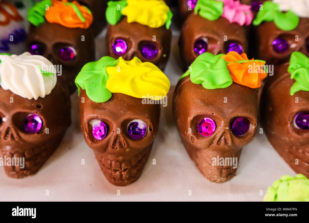 Cranio di cioccolato decorazioni per il Giorno dei Morti Holiday Foto Stock