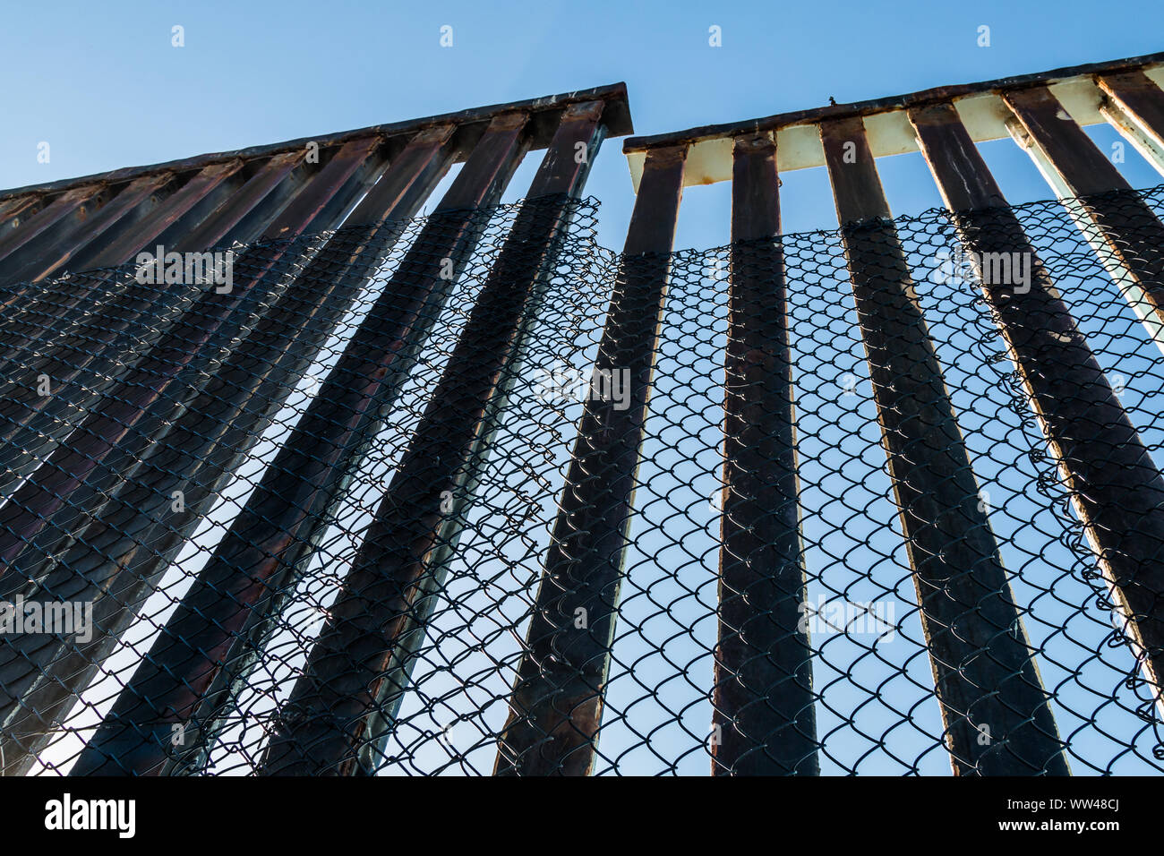 Recinzione di confine lungo il Regno States-Mexico confine in San Diego, California. Foto Stock