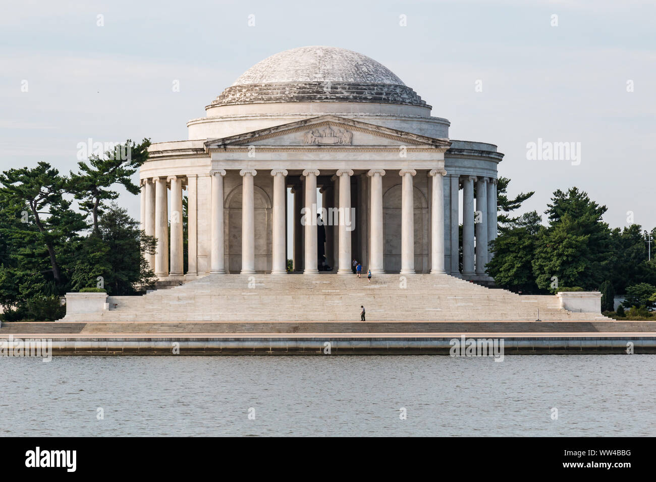 WASHINGTON, DC - Luglio 12, 2017: persone visitano il Jefferson Memorial, dedicato a Thomas Jefferson, uno dei padri fondatori americani padri. Foto Stock