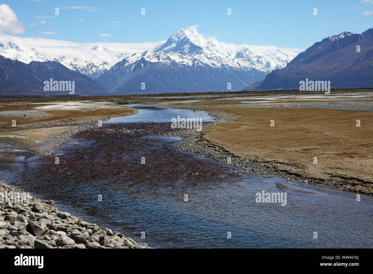 Fiume Tasman delta con Mount Cook al di là dell'Isola del Sud della Nuova Zelanda Foto Stock