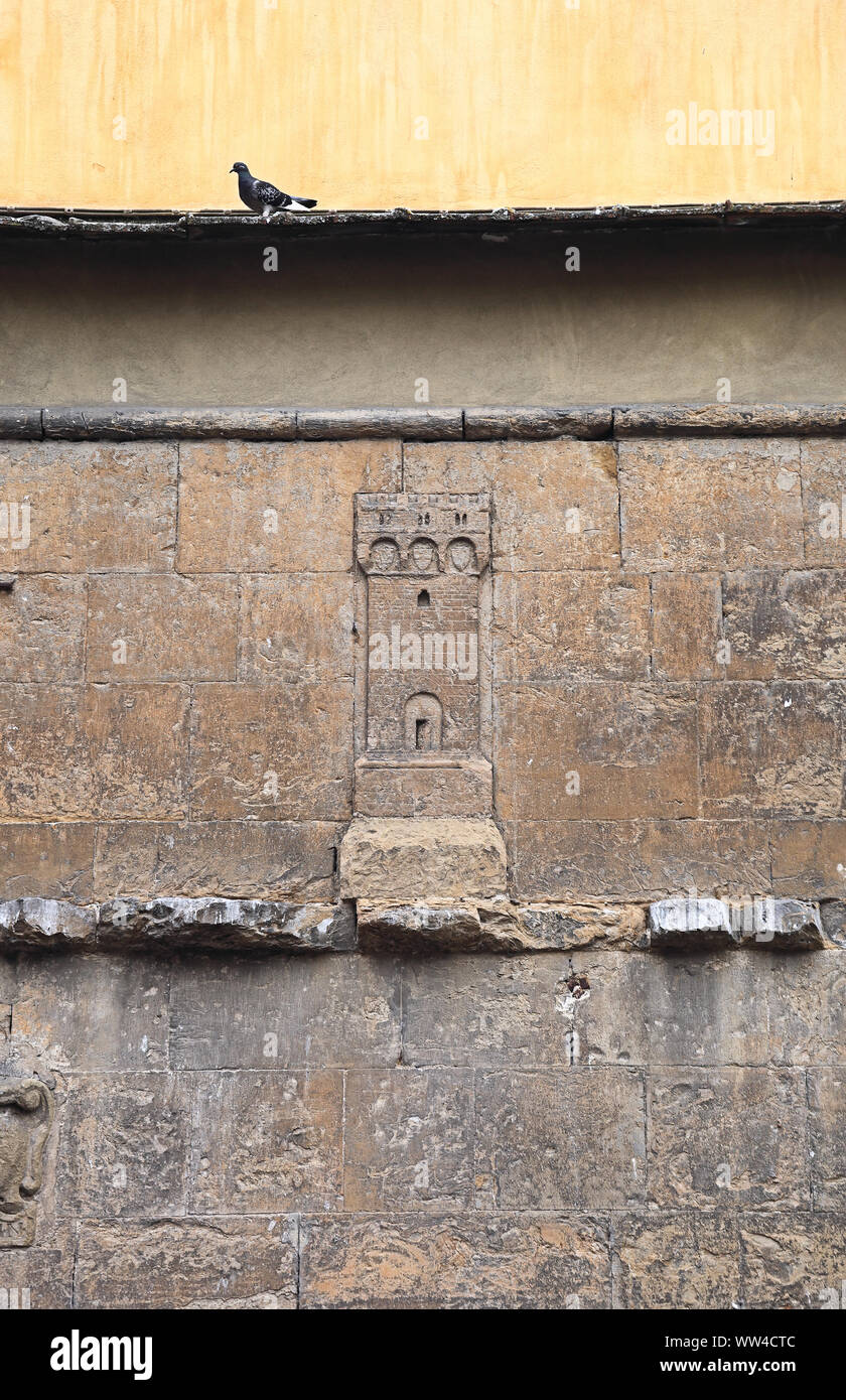 Firenze, i dettagli della torre scolpiti o na parete nella città vecchia Foto Stock