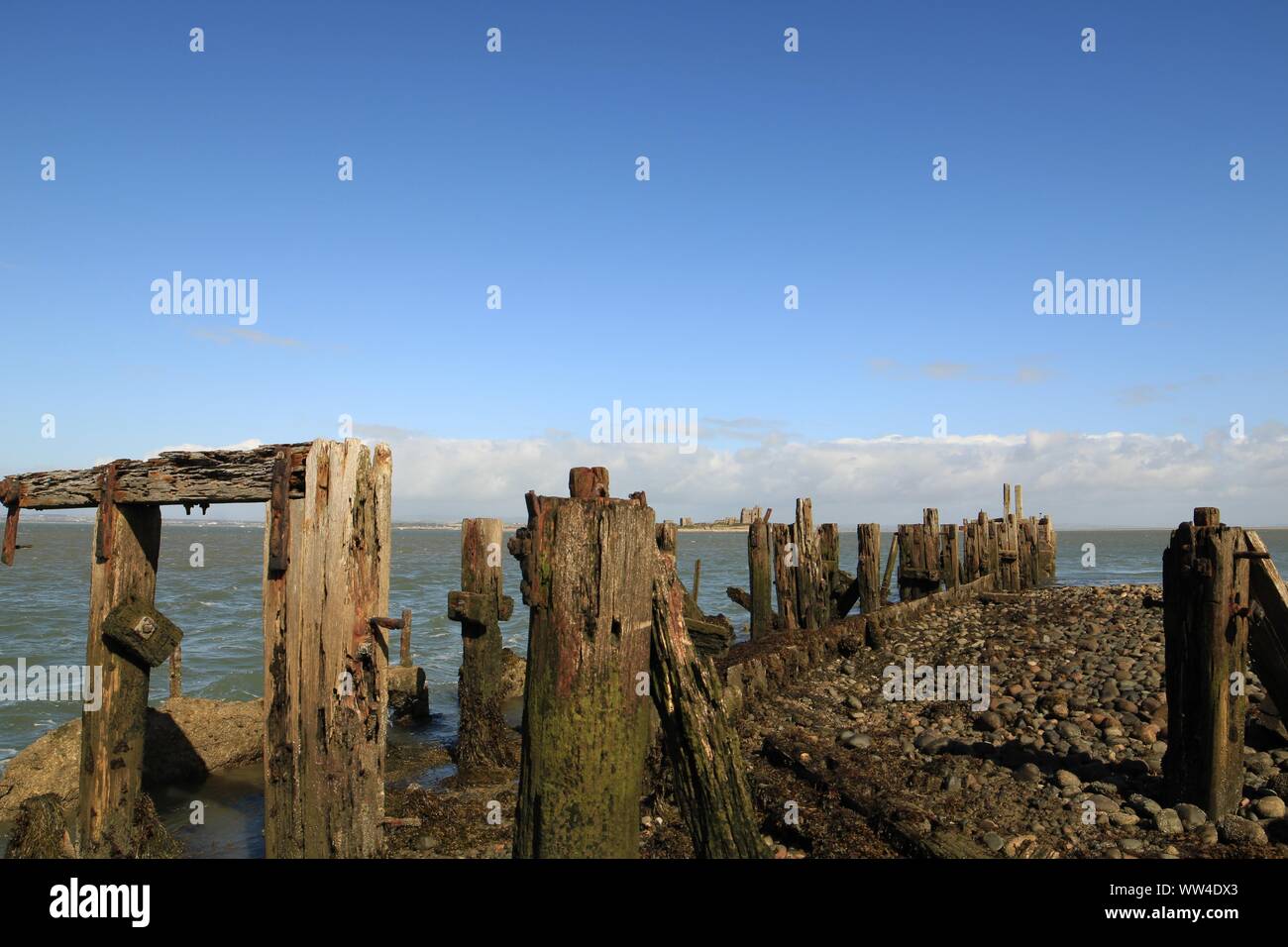 Piel Isola e Piel Castello visto da sud Walney Riserva Naturale, Walney Island, Barrow-In-Furness, Cumbria. Costa pennini, Furness penisola. Foto Stock