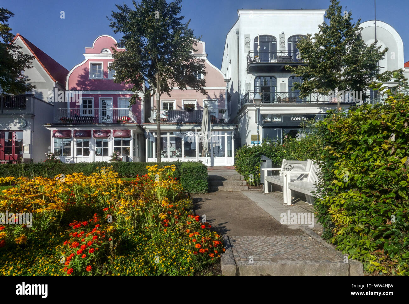 Warnemunde Alter Strom, case storiche sul lungomare del Meclemburgo, Pomerania occidentale Foto Stock