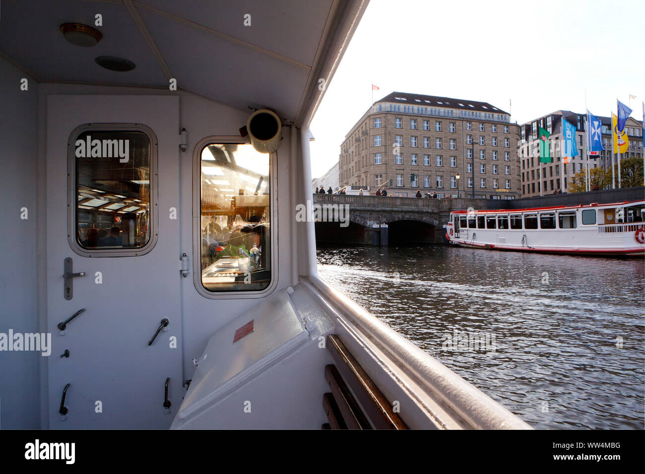 Barca di lancio sulla parte interna Alster. Canal viaggio Amburgo. Foto Stock