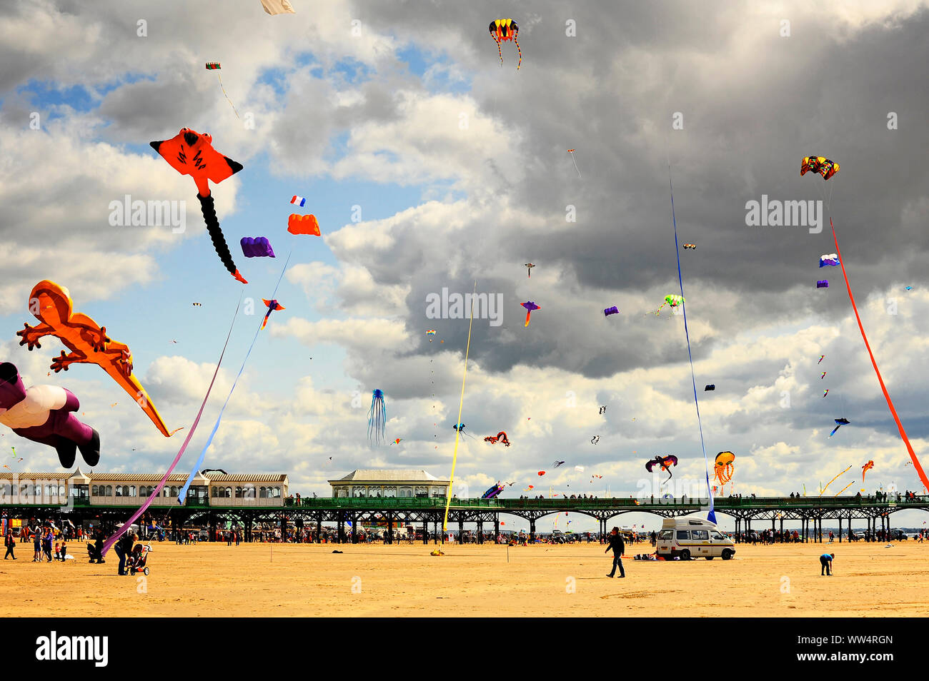 L'ottava St Annes International kite festival 2019 sulla spiaggia di città Foto Stock