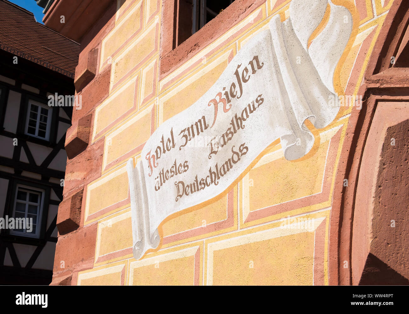 Pittura murale presso l'hotel Zum Riesen, la più antica locanda della Germania, Miltenberg, Rettangolo principale, bassa Franconia, Franconia, Baviera, Germania Foto Stock