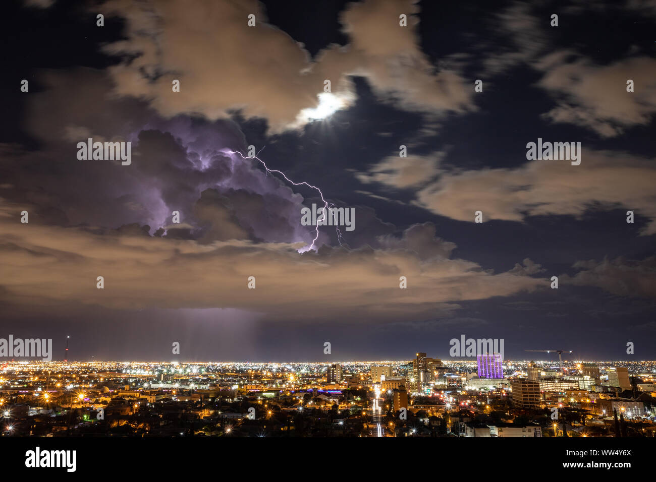 Temporale monsone lungo il confine USA-Messico a El Paso, Texas Foto Stock