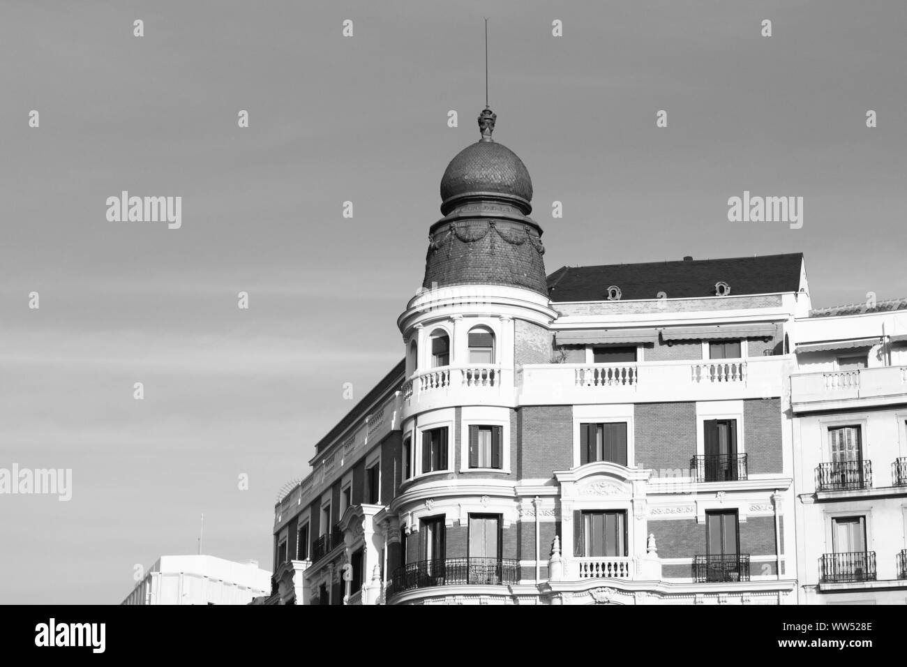 Si tratta di un vecchio edificio con torre piccola in Madrid, Foto Stock