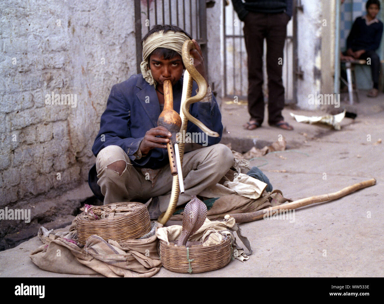 Il serpente incantatore, Delhi, India, 1986 Foto Stock