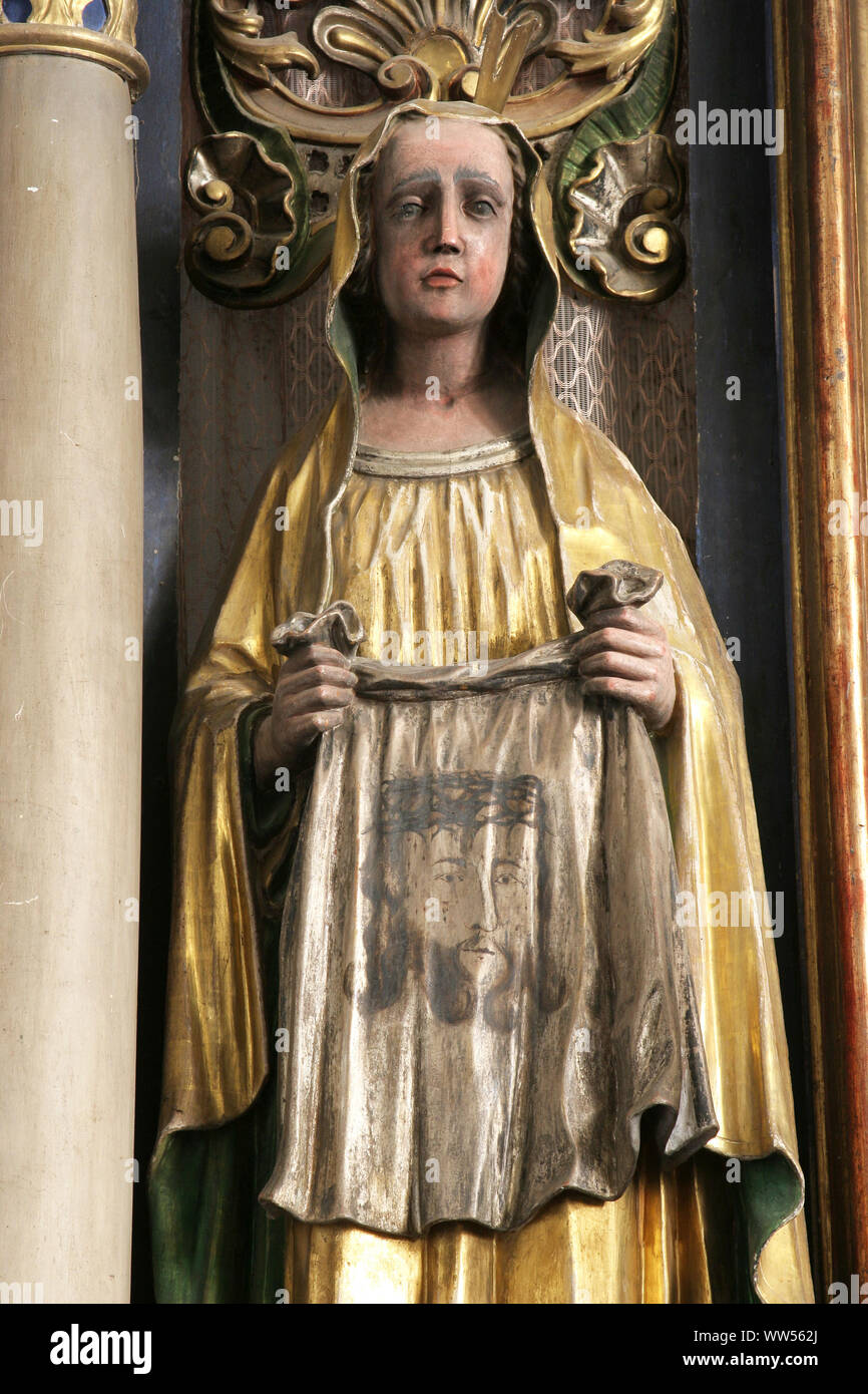 Saint Veronica, statua sull altare principale nella chiesa di Santa Maria Maddalena in Cazma, Croazia Foto Stock