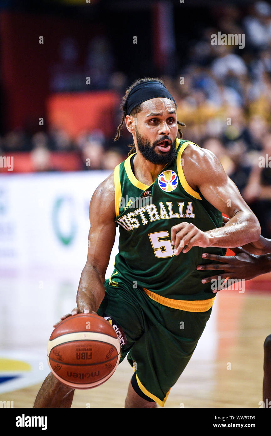 Australian giocatore di pallacanestro professionale per il San Antonio Spurs della National Basketball Association (NBA) Patty Mills mantiene la sfera in corrispondenza del secondo round del gruppo L 2019 basket FIBA World Cup nella città di Nanjing East cinese della provincia di Jiangsu, 9 settembre 2019. Foto Stock