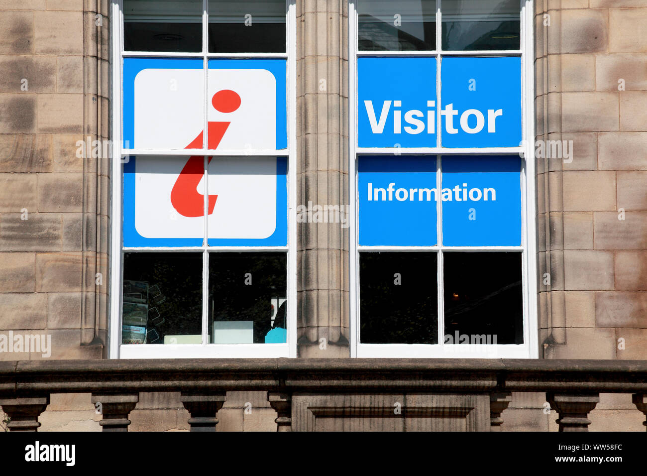 Un segno nei piani di Lancaster, indicando che l'edificio ospita il Centro informazioni per i visitatori Foto Stock