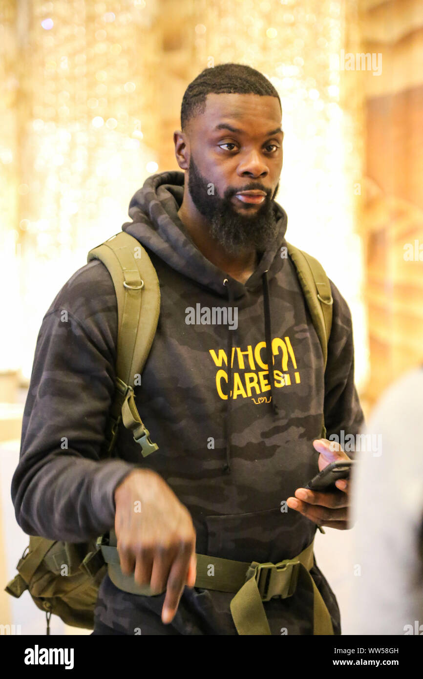 American giocatore di pallacanestro professionale lancia Stephenson, che gioca per Liaoning battenti Leopardi di cinese di pallacanestro, arriva a Shenyang Taoxian Aeroporto Internazionale di Shenyang City, a nord-est della Cina di provincia di Liaoning, 11 settembre 2019. Foto Stock