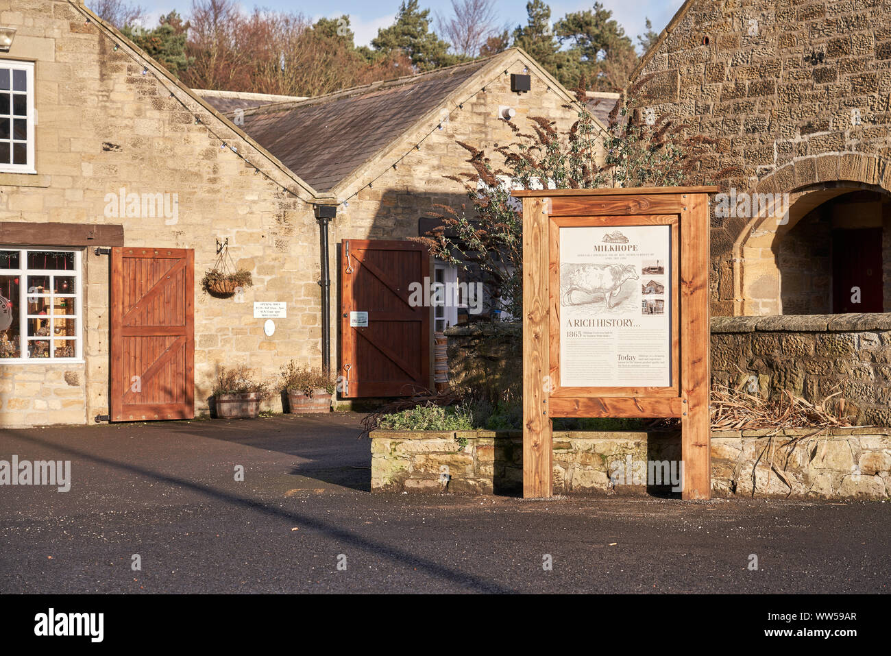 Fattoria di BLAGDON, Northumberland, Regno Unito - 31 dicembre 2017: Le tradizionali edifici in pietra del centro Milkhope Blagdon farm shop in Northumberl Foto Stock