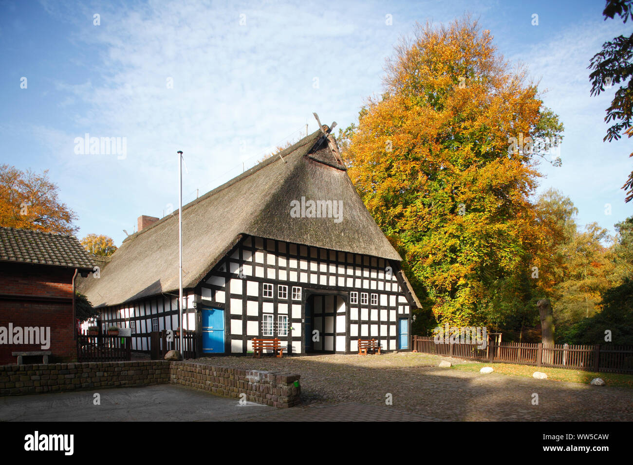 Ex casa colonica Kropp Luer fattoria in autunno, Oberneuland, Brema, Germania, Europa Foto Stock