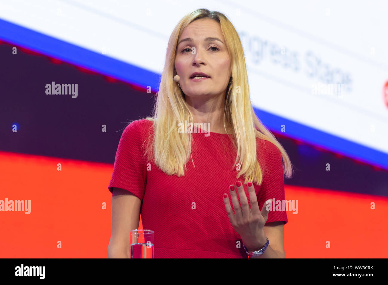 Colonia, Germania, 12.09.2019, DMEXCO digital marketing expo e conferenza: Elena Turtueanu, Globale per la protezione dei dati e privacy Direttore Adform. Foto Stock