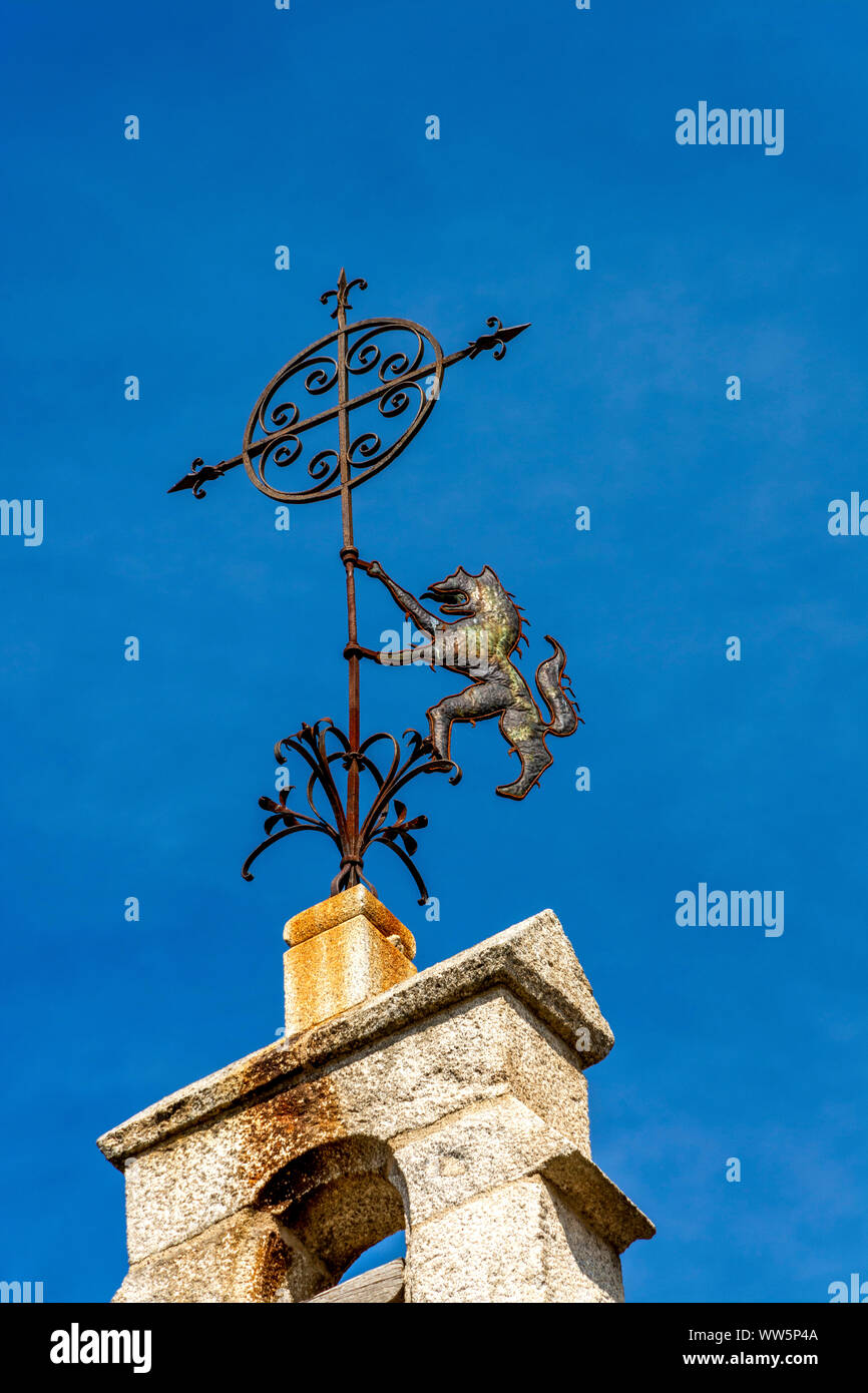 Banderuola con la bestia di Gevaudan, Saint-Alban sur Limagnole, Via di San Giacomo, Lozere department, Occitanie, Francia, Europa Foto Stock