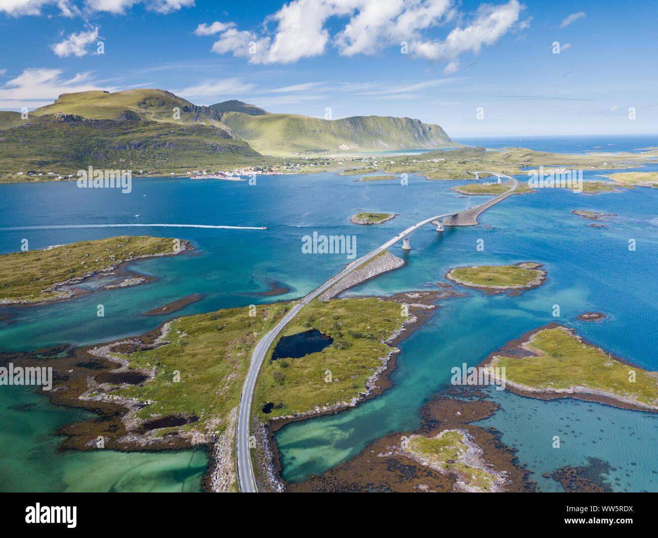 Veduta aerea del bellissimo paesaggio delle Isole Lofoten in estate, Norvegia Foto Stock