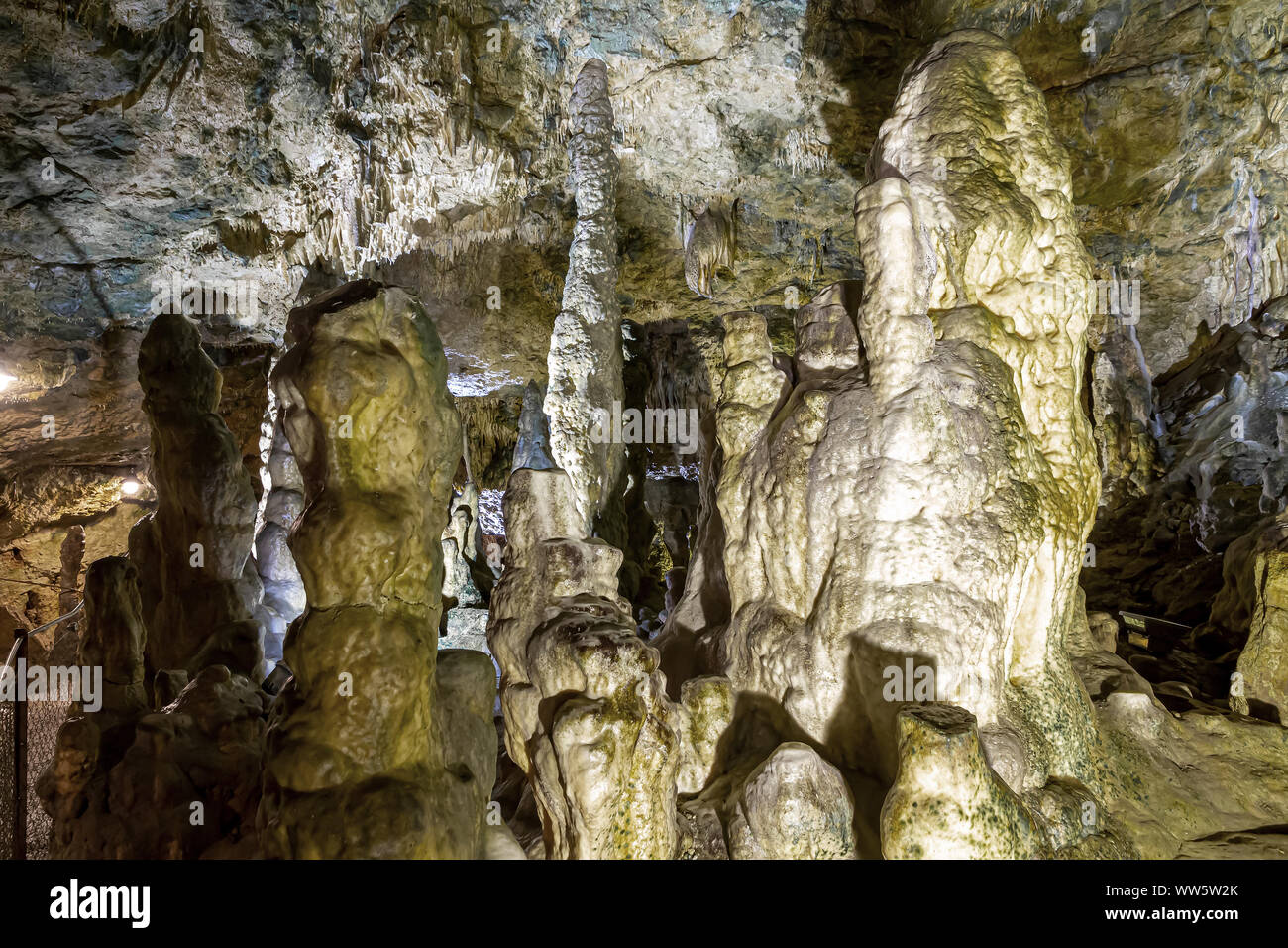 Il Nebelhöhle, di nebbia grotta sulle Alpi Sveve (Schwäbische Alb), Germania Foto Stock