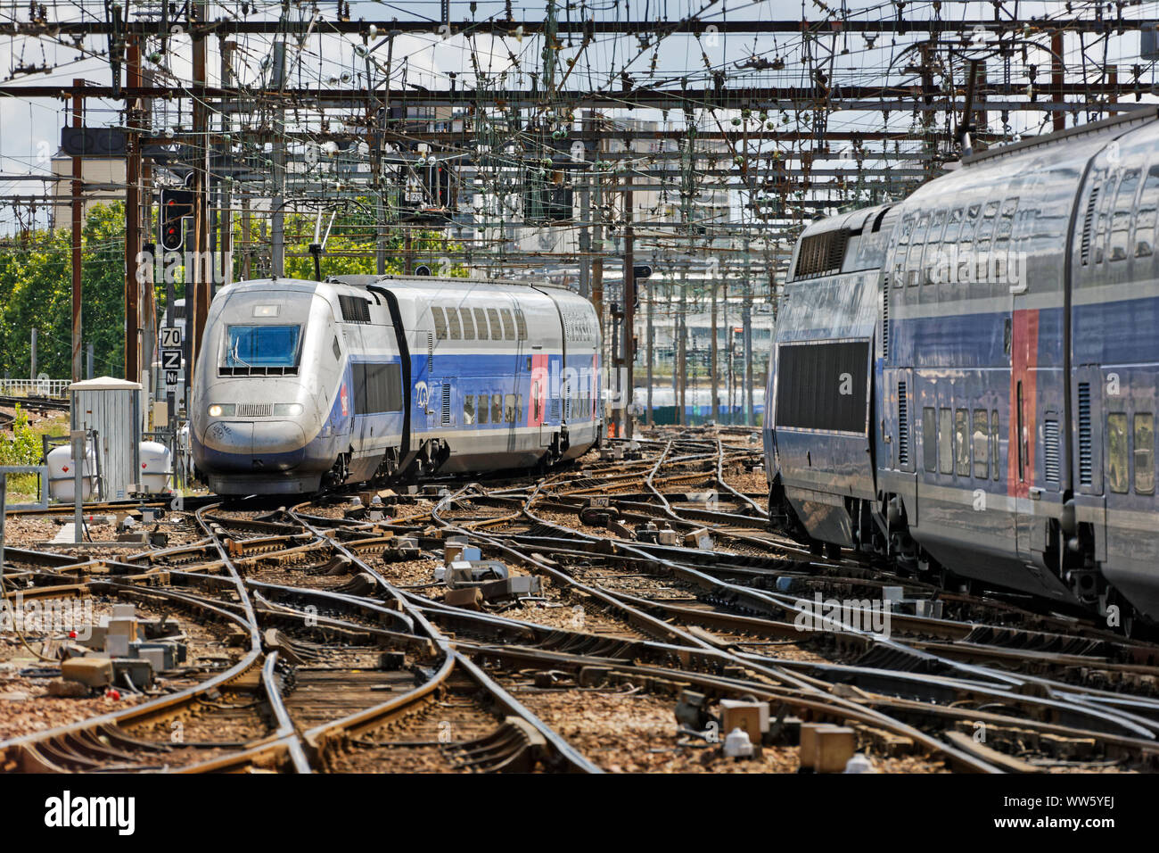 Francia, Parigi, tracce di giunzioni, interruttori, treni, incontro del treno Foto Stock