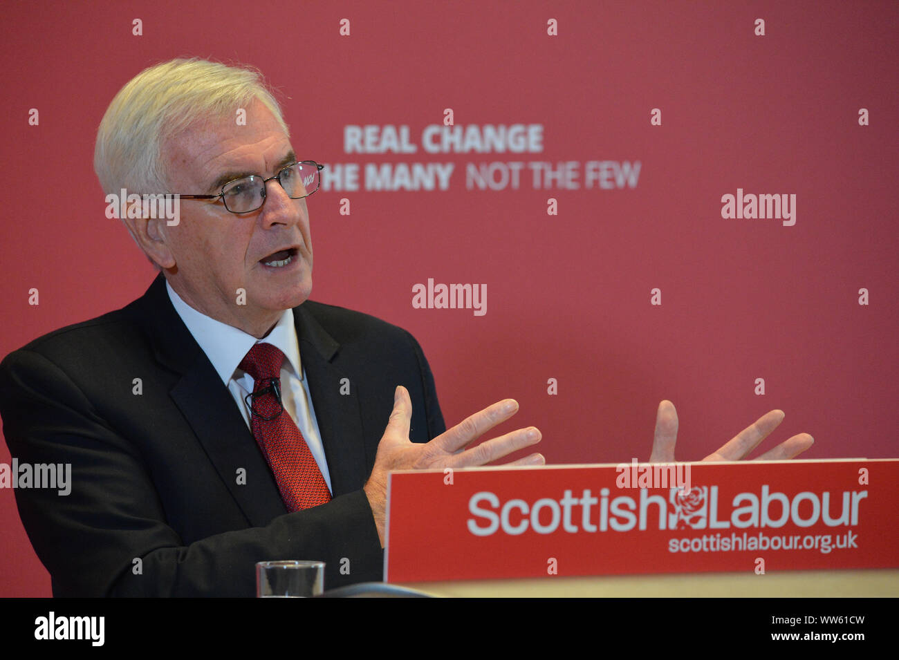 Glasgow, Regno Unito. 13 Sett 2019.Nella foto: Lesley Laird MP - Ombra del Segretario di Stato per la Scozia. Scottish leader laburista Richard Leonard e la manodopera del cancelliere ombra John McDonnell consegnare keynote discorsi sui loro piani per ridistribuire il potere e ricchezza e come è in arrivo un governo laburista consegnerà radicalmente le politiche trasformatrice per la Scozia dell'economia. Credito: Colin Fisher/Alamy Live News Foto Stock