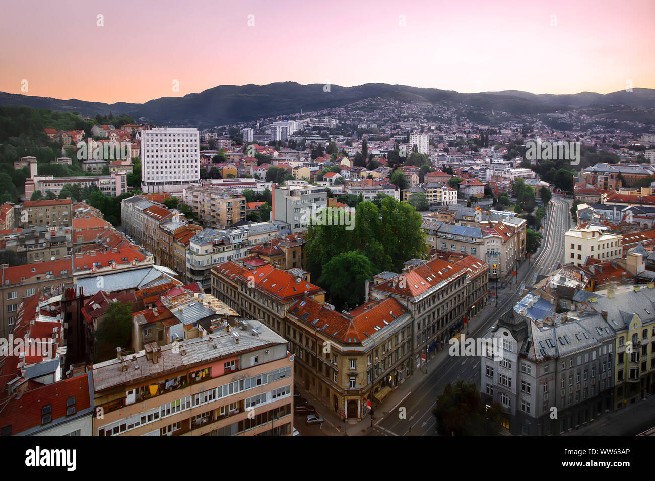 Paesaggio urbano di sunrise, Sarajevo, Bosnia ed Erzegovina Foto Stock