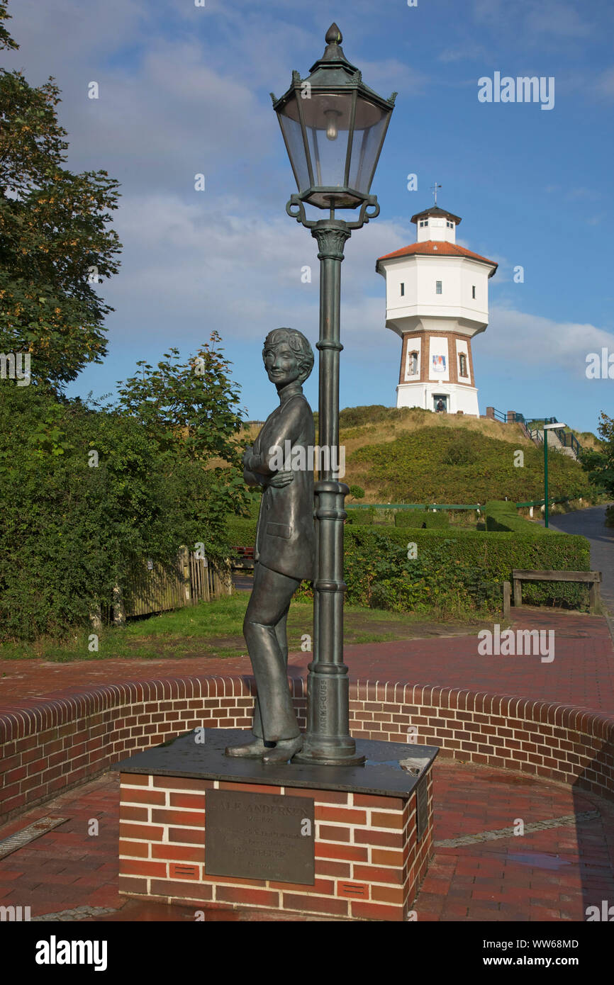 Il Lale Andersen monumento e la vecchia torre di acqua, il punto di riferimento dell'isola Langeoog. Foto Stock