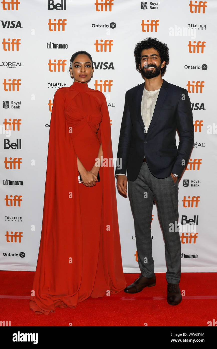 TORONTO, Ontario, Canada - 11 Settembre 2019: Sobhita Dhulipala e Roshan Mathew a 'L'anziano di un' premiere. Toronto International Film Festival. Foto Stock