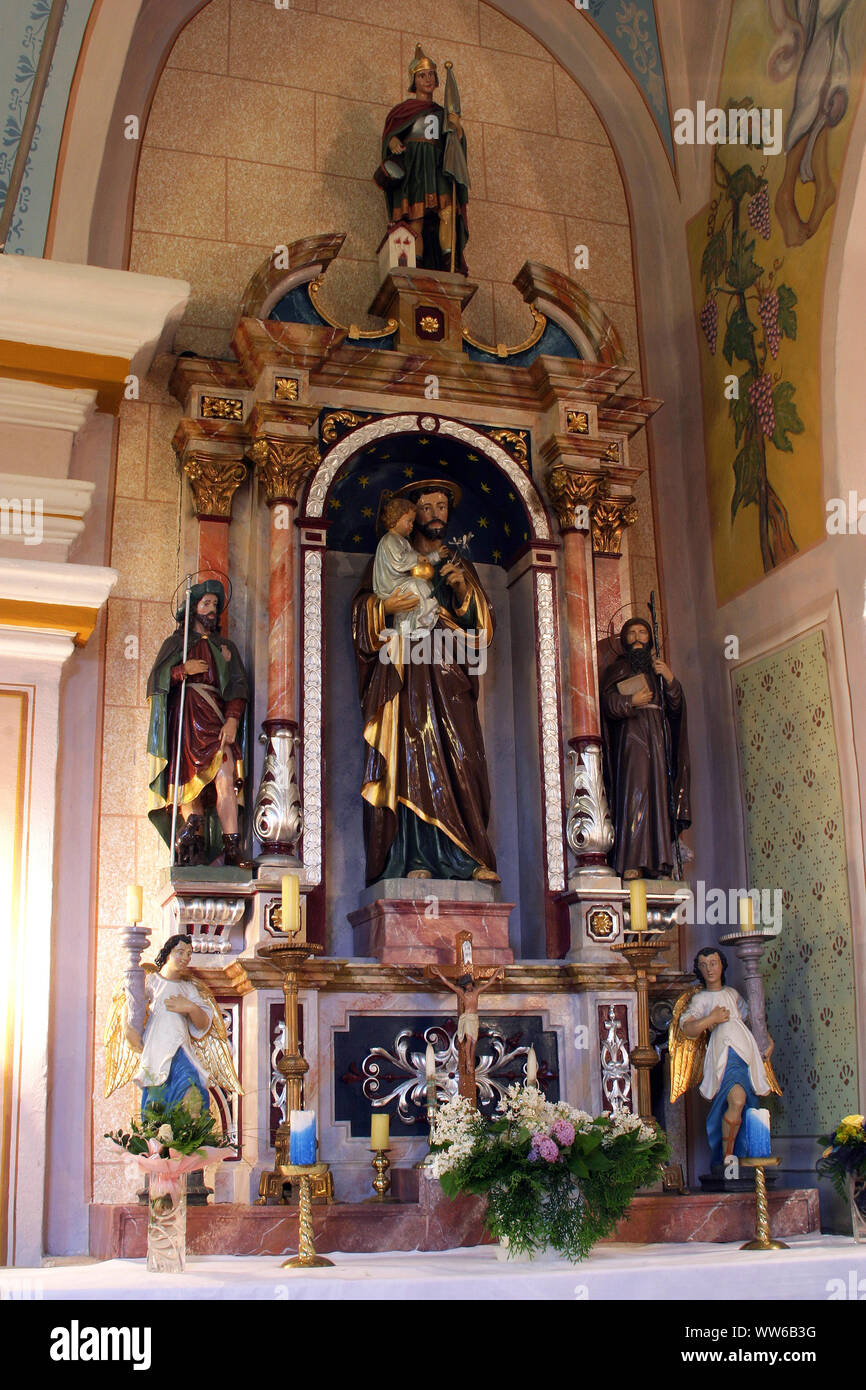 L'altare di San Giuseppe nella chiesa di Santa Barbara a rude, Croazia Foto Stock