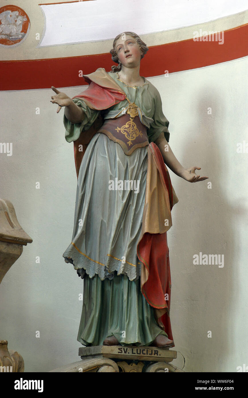 Saint Lucia, statua sull altare principale nella chiesa di Santa Barbara in Bedekovcina, Croazia Foto Stock