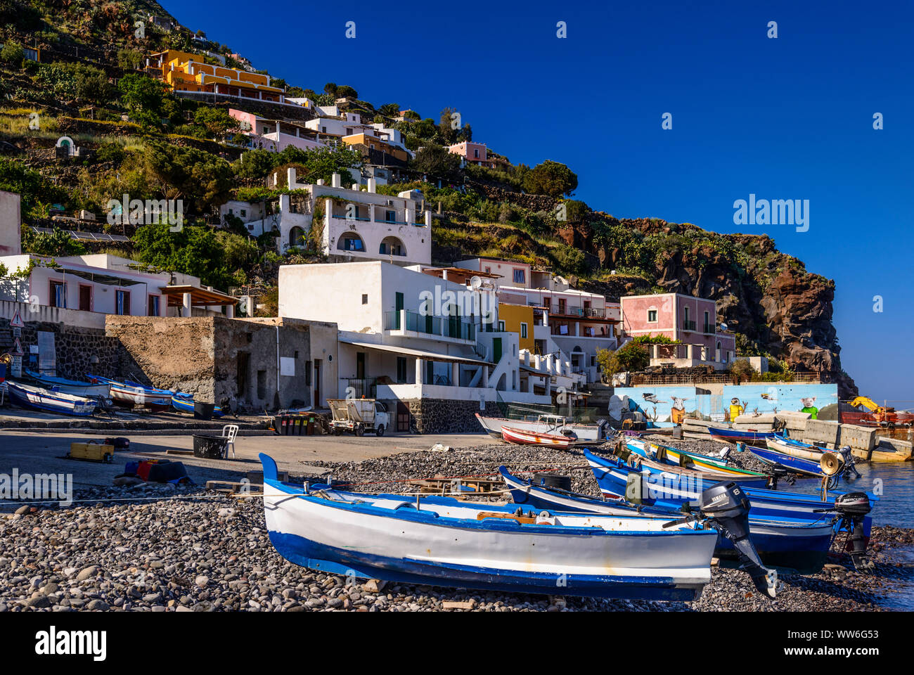 L'Italia, Sicilia e Isole Eolie, Alicudi Alicudi Porto Foto Stock