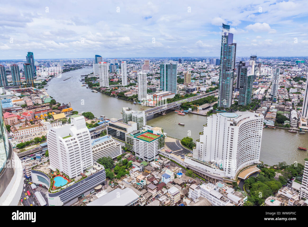 L'immagine dell'edificio e la città di prosperità nel mondo degli affari e del turismo in Asia è visto da un angolo di alta. Foto Stock