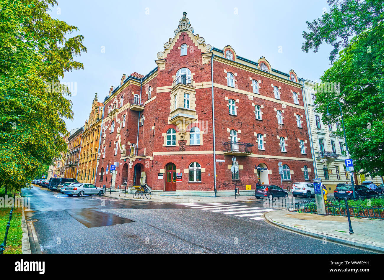 Cracovia in Polonia - giugno, 13, 2018: la vecchia magione, chiamato sotto il canto Frog si trova in un accogliente quartiere storico nei dintorni di verde Foto Stock