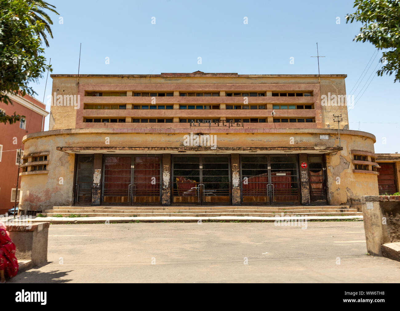 Esterno del vecchio stile art deco cinema Capitol costruita nel 1938, la regione centrale di Asmara Eritrea Foto Stock