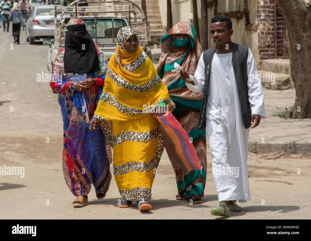I musulmani al popolo eritreo in strada, Semien-Keih-Bahri, Keren, Eritrea Foto Stock