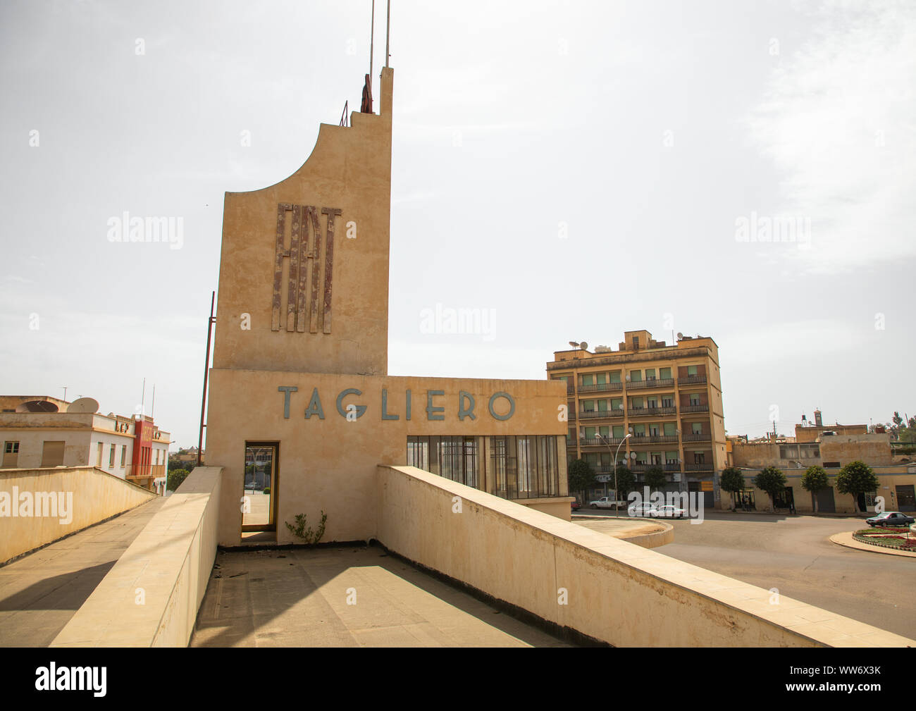 Architettura futurista della FIAT tagliero stazione di servizio costruita nel 1938, la regione centrale di Asmara Eritrea Foto Stock