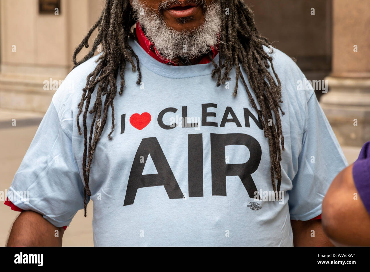 Detroit, Michigan STATI UNITI D'America - 13 September 2019 - gli ambientalisti e i residenti della Comunità intorno alla Maratona raffineria di petrolio si sono stretti al sta Foto Stock