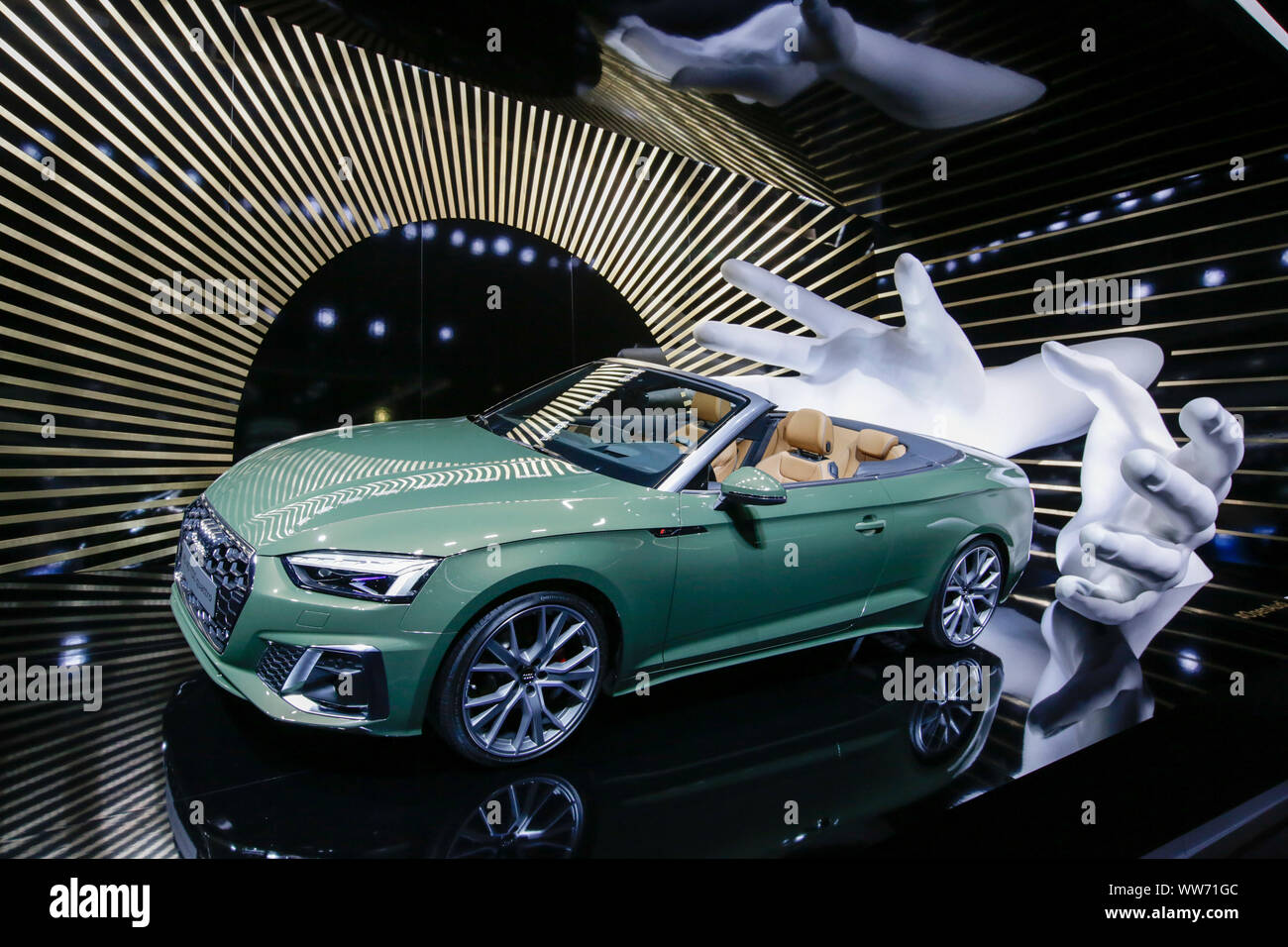 Francoforte, Germania. Xii Sep, 2019. La casa automobilistica tedesca Audi, parte del gruppo Volkswagen, visualizza l'Audi A5 40 TDI quattro cabriolet al 2019 Internationale Automobil-Ausstellung (IAA). (Foto di Michael Debets/Pacific Stampa) Credito: Pacific Press Agency/Alamy Live News Foto Stock