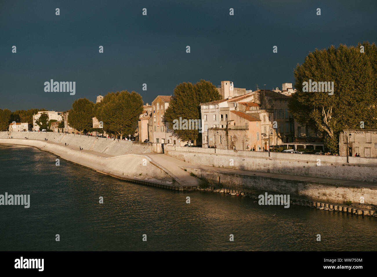 Sulle rive del Rodano in Arles, Francia Foto Stock