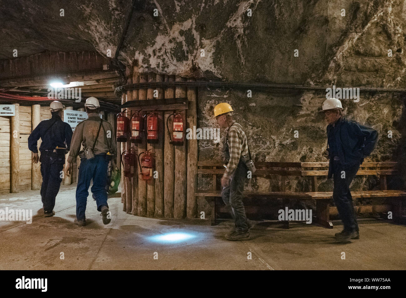Visita a una miniera di sale vicino a Cracovia in Polonia Foto Stock