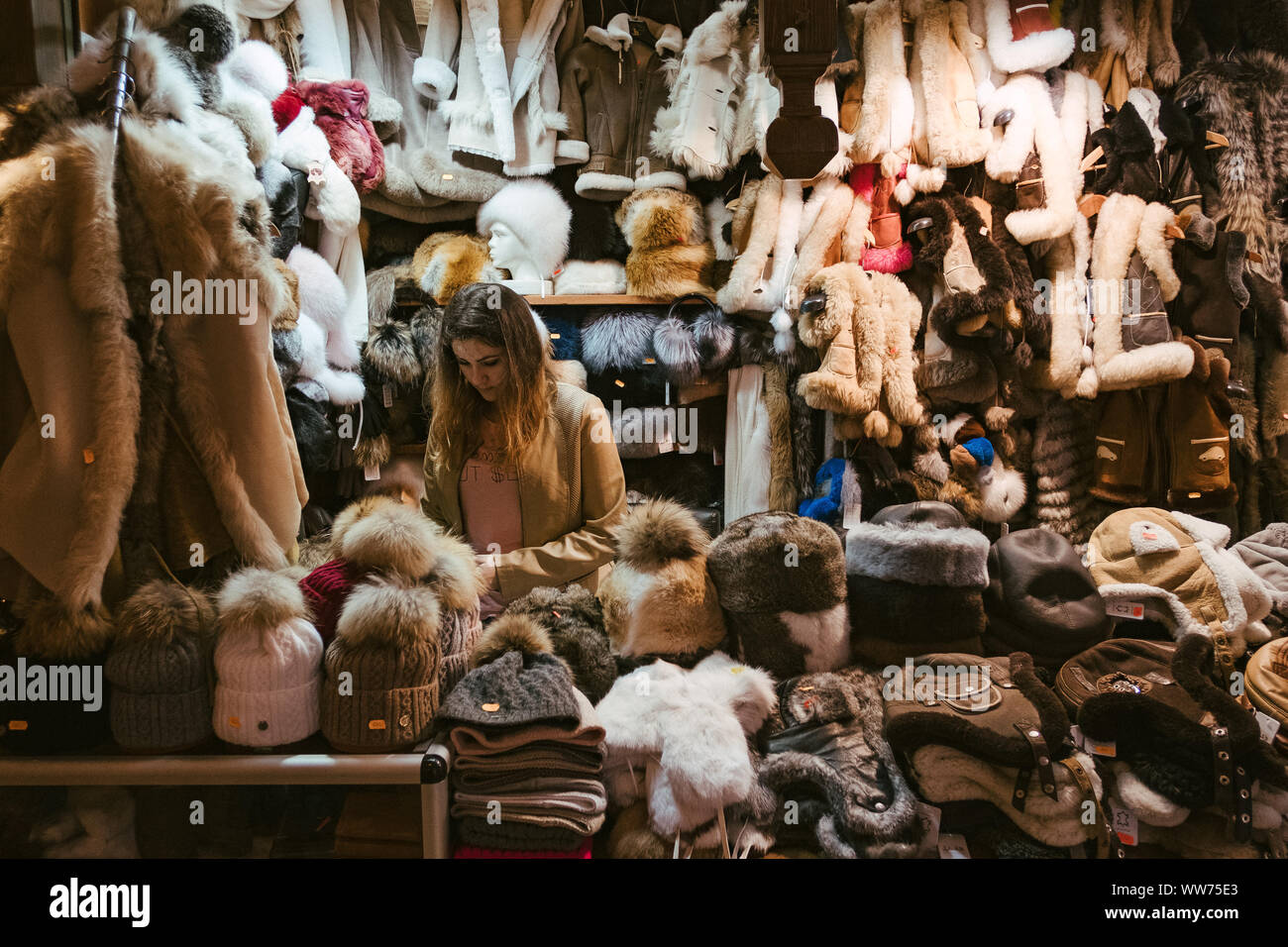 Vendita di souvenir in tessuto padiglioni Foto Stock