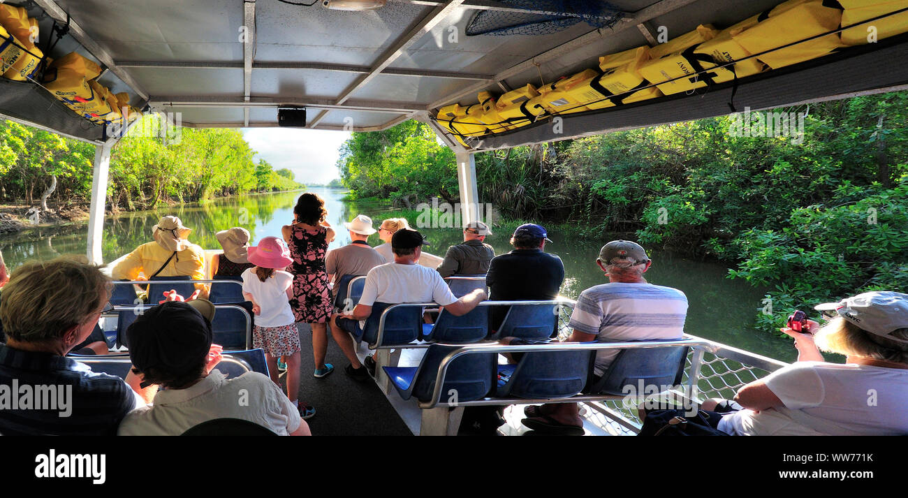 Pomeriggio e Sunset cruise sightseeing acqua gialla crociera sul famoso acqua gialla Billabong, ( acqua gialla Creek ) nel Parco Nazionale Kakadu Foto Stock